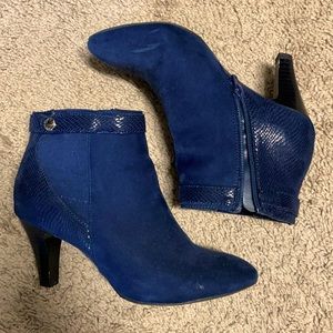 Karen Scott blue suede booties